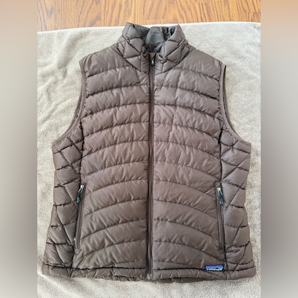 🤎 Patagonia Women's Chocolate Brown Down Puffer Vest EUC - Picture 13 of 13